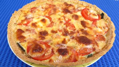 Légumes : Assiette de tarte de tomates et de camembert