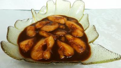 Desserts : Saladier de pêches au vin rouge