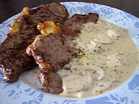 huile d'arachide : Assiette de contrefilets sauce moutarde et champignons