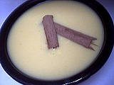 sirop d'ananas : Assiette de crème à la cannelle