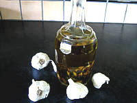 Image : recette Huile parfumée à l'ail et au basilic