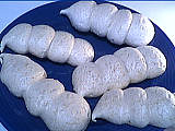 noix de coco : Assiette de chenilles de meringue à la noix de coco