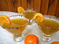 Image : Verres de cocktail au thé, Bourbon et à la menthe
