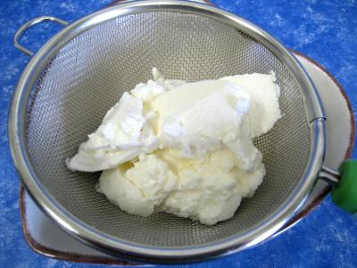 Egoutter le fromage blanc
