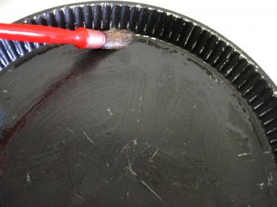 Huiler un plat à pâtisserie