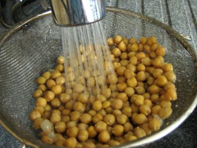 Photo : Rincer les pois chiche