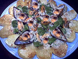 entrée à base de coquillages et crustacés : Salade d'épinards tièdes aux moules et son coulis de ciboulette