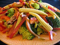 jaune d'oeuf : Assiette de salade de brocolis
