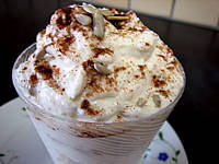 Photo : Verrine de mousse au fromage blanc et chantilly