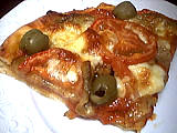 mozzarella : Part de pizza à l'aubergine