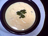 sauce chaude à base de fromages : Bol de sauce au boursin