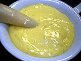 sauce pour viandes poêlées : Ramequin de sauce hollandaise