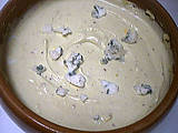 mayonnaise : Bol de sauce mayonnaise au roquefort
