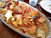 coquille saint jacques : Plat de coquilles saint-Jacques aux poivrons