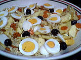 coquillettes : Assiette de salade de pâtes et oeufs