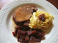 Pôti de porc : Assiette de rôti de porc au Porto