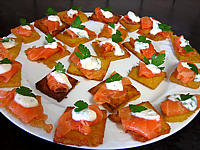 canapés de polenta au saumon