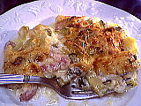 lardon fumé : Assiette de courgettes au gratin