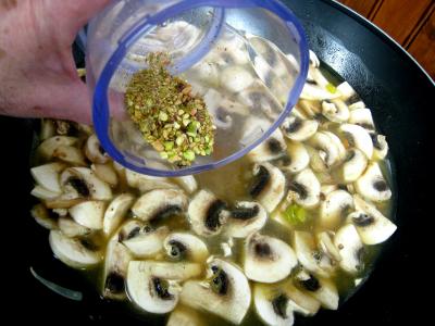Velouté de cèpes à la landaise et son béret - 24.1