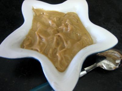 sauce pour crudités : Ramequin de sauce mayonnaise au batteur-mélangeur