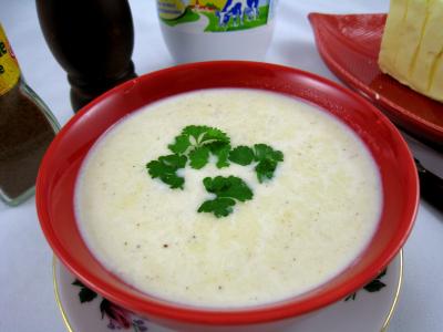 sauce pour viandes : Bol de sauce béchamel