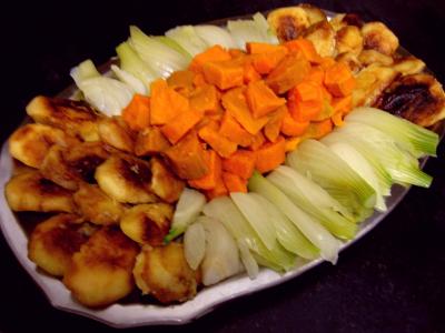 Image : Assiette de chapon aux pommes et légumes avec sauce au champagne et armagnac
