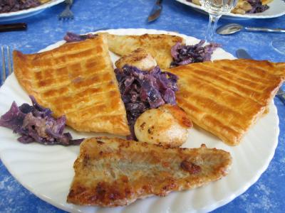 feuilleté : Feuilletés de colin et Saint-Jacques au chou rouge