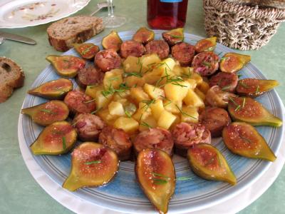 Abats : Assiette d'andouillettes aux figues