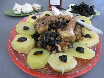 Plat de queues de porc aux épices et aux panais