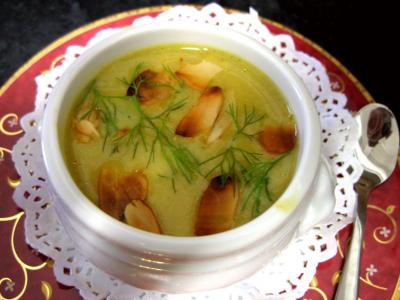 pomme de terre : Petite soupière en amuse-bouche de crème de cèpes au fenouils