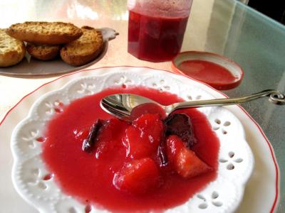 cannelle : Coupelle de confiture de prunes et de pommes à la crème