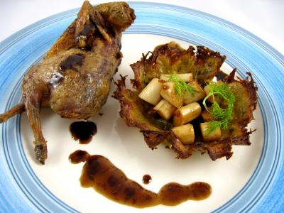 Image : Assiette de caille rôtie et son nid de pâques