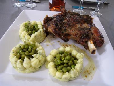 Viandes : Epaule d'agneau et son nid de petits pois