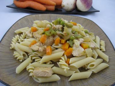 Image : Pâtes complètes aux carottes et légumes