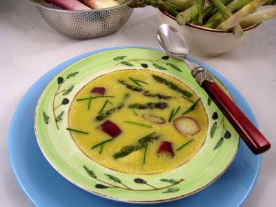 crème aux légumes : Assiette de crème d'ognasses et asperges