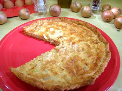 Cuisine diététique : Assiette de tarte aux grenoouilles et aux oignons