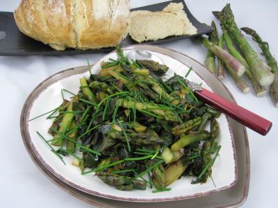 sauté d'asperges au chou et ognasses