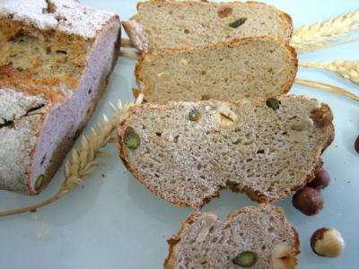 farine de seigle : Pain de méteil aux pistaches et aux noisettes