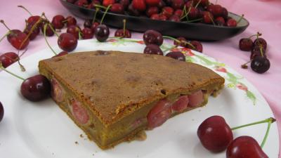 fécule de maïs : Assiette de clafoutis aux cerises