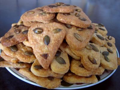 Fromages : Assiette apéritive de biscuits au Cantal