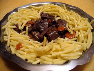 Plat en sauce : Plat de boeuf à l'ail