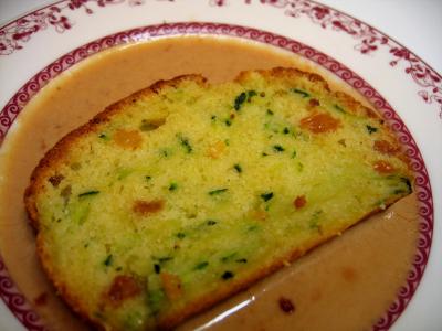 cake sucré : Assiette de tranche de cake sucré aux courgettes
