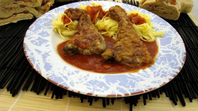 sauce tomate sicilienne : Assiette de côtes d'agneau panées