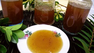 La cuisine des grand-mères : Coupelle et bocaux de confiture de poires