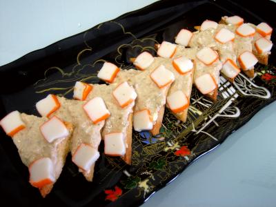 Poissons : Plat de canapés pomme et surimi