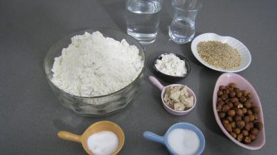 Ingrédients pour la recette : Pain aux noisettes