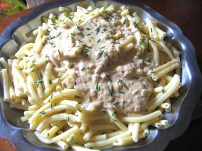 poivre noir : Assiette de macaronis et sa sauce aux noisettes