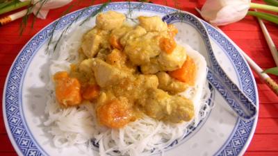 Cuisine chinoise : Assiette de poulet noix de coco et vermicelles