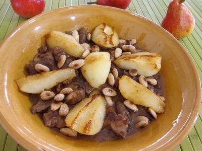 Cuisine marocaine : Assiette d'épaule d'agneau aux poires et à la cannelle