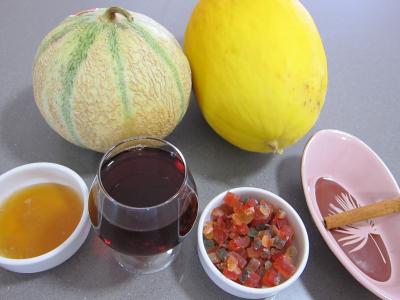 Ingrédients pour la recette : Macédoine de melon et pastèque au Porto